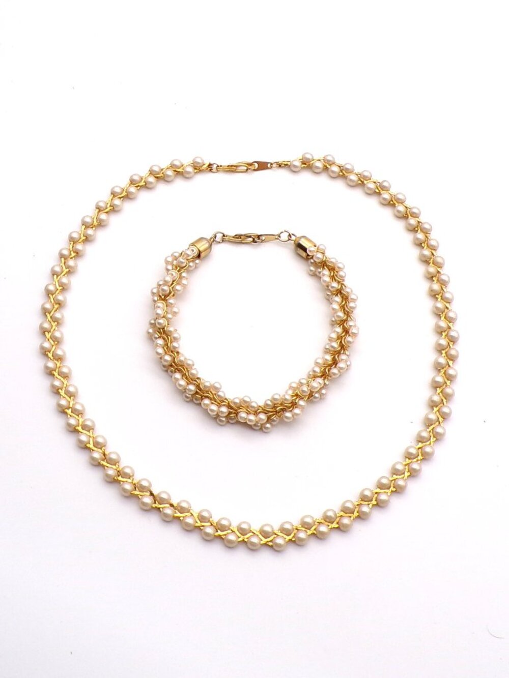 Vintage Faux Pearl Set - Necklace and Bracelet - Picture 8 of 10